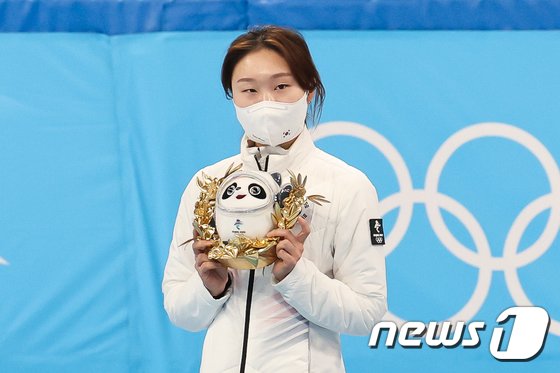 ‘3호 메달’ 최민정, 쇼트트랙서 값진 銀…윤성빈, 2연패 좌절