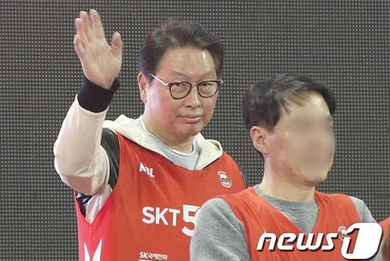 최태원 회장, ‘첫 12연승’ 프로농구 SK 격려 “행복한 경기 펼쳐달라”