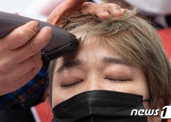 “소상공인 지원예산 50조원 증액을…文대통령, 홍남기 해임을”