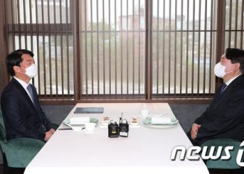 尹 ‘묵묵부답’에 安 ‘선거운동 전면 중단’까지…공전하는 野 단일화