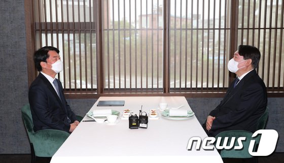 尹 ‘묵묵부답’에 安 ‘선거운동 전면 중단’까지…공전하는 野 단일화