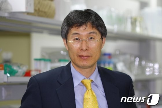 “오미크론, 일상회복 절호기회…겨울 독감처럼 관리하면 치명률 낮아”