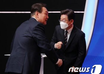 토론 끝낸 여야 ‘티격태격’…”尹 횡설수설 답변””李 고압적 자세”