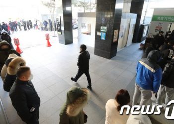 김총리 오늘 중대본서 거리두기 조정안 확정…’6인·9시’ 2주 연장 가닥