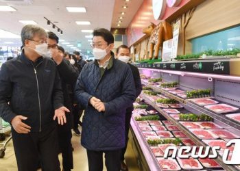 강원 20㎏ 쌀 한 포대 7만원 넘어…야채들도 가격 앞자리 바뀌어