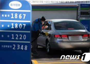 국제유가 상승에 유류세 인하 약발↓…휘발유價 4주 연속 상승