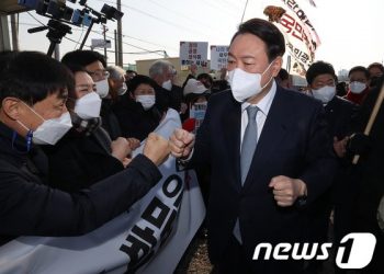 윤석열, 손편지에 5번째 호남행…’보수 무풍지대’ 깨지나