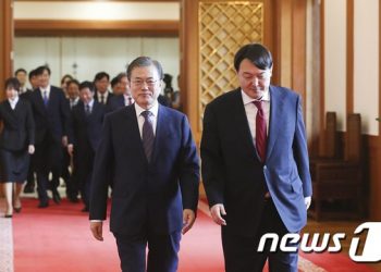 尹 발언에 얼굴 붉힌 靑 “대놓고 정치보복 선언 처음, 선 넘는다”