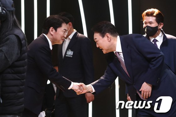 尹도 安도 가능성 열어둔 ‘野 단일화’…양측 셈법은?