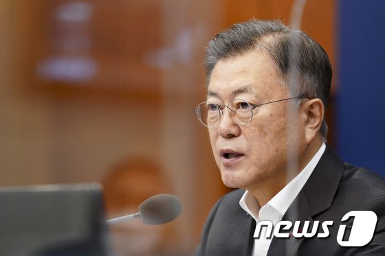 靑 “대통령은 반론도 없이 죽은듯 있나…尹 사과하면 끝날 일”