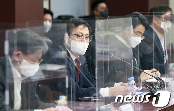 ‘일촉즉발’ 우크라 사태에 정부도 긴장…산업계 피해 ‘최소화’ 실시간 대응
