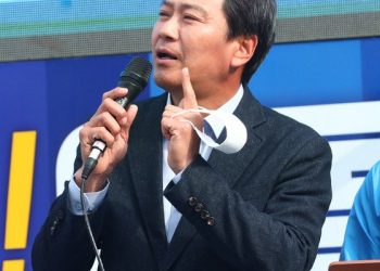 임종석 “벽에 대고 욕하고 싶다…尹과 김건희 ‘神氣’의 괴물정권 볼 수도”