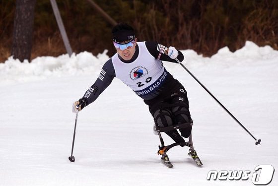 ‘평창 영웅’ 신의현, 바이애슬론 7.5㎞ 좌식서 금…대회 ‘2관왕’