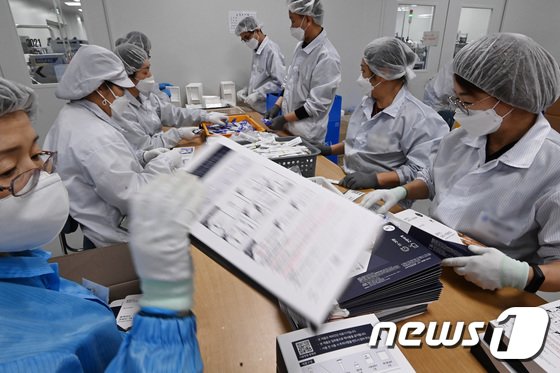 하루 750만개 생산에도 ‘품절 대란’, 자가검사키트 다 어디로 갔나?