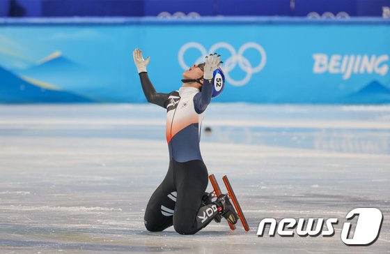 ‘금빛질주’ 황대헌 “아무도 내 몸에 손 댈 수 없도록 달렸다”
