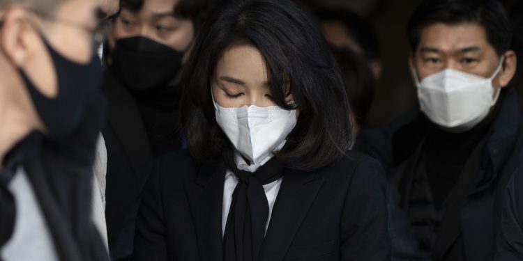 與 “김건희 앤디워홀전 허위 의혹” vs 野 “새빨간 거짓말”