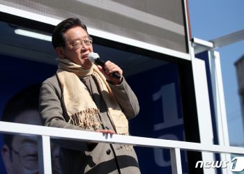 이재명, 충청서는 ‘李 서방’…강원서는 ‘평화 대통령'(종합)