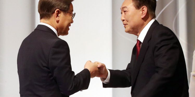 李-尹 정치개혁·대장동 건건이 격돌…단일화 신경전도