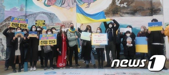“남일 같지 않다”…일반시민들도 우크라 돕기 나섰다…후원금·물품기부