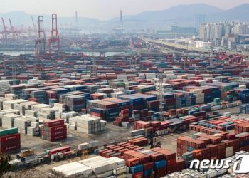 수출 강세에 무역적자 피했지만…고유가·우크라 사태에 ‘첩첩산중’