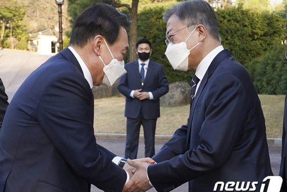 ‘2차 추경’ 文-尹 회동서 필요성 공감했지만 산 넘어 산