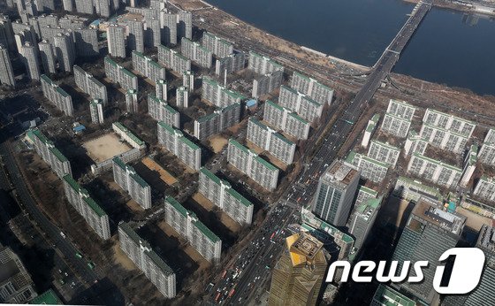 ’35층룰’ 폐지에 재건축 들썩…’집값 자극’ 우려 없나