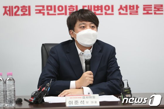 이준석發 ‘장애인 시위’ 사태 확산…李 “성역화 마라” 입장 고수