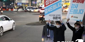 안팎으로 얻어맞는 이준석…정미경 “갈라치기 부적절”· 박지현 “은퇴해야”