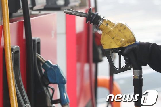 기름값 뛰자 경상수지도 ‘출렁’…1월 원유 가격 오르고 물량도 늘었다