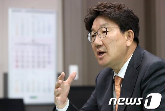 이재오 “권성동, 김경수 사면 못하게 초 쳐…용산? 풍수지리설 믿은 때문”