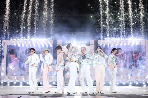 “역사에 남을 것” 코로나19 속 열린 BTS 공연 어땠나