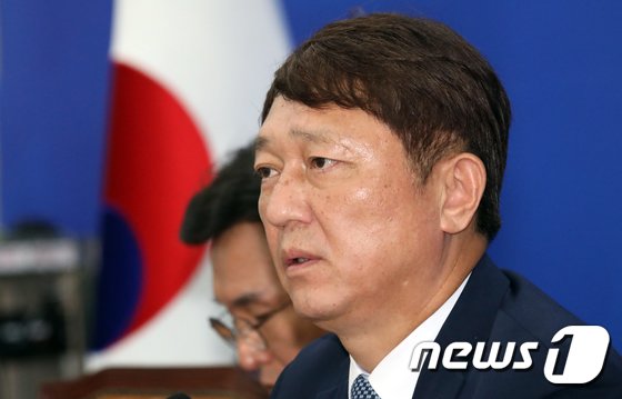 최재성 “부인에게 특활비 준 홍준표, 왜 김정숙 여사를…안 쓴 靑특활비를”