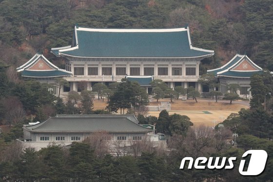 물 건너간 ‘尹 취임일 완전개방’…文대통령, 靑 떠나는 시기는 언제?