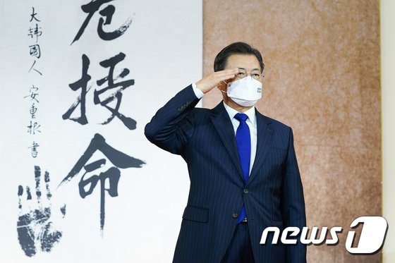 文대통령, 오늘 ‘임기 마지막’ 준장 지급자 대상 삼정검 수여식