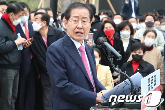 천하의 홍준표가 몰랐다(?)…洪 “내가 착각, 시장이 아니라 후보 되면 사퇴”