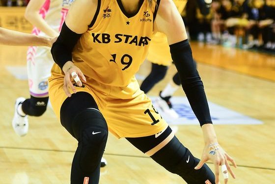 올해도 KB 박지수 천하… 만장일치로 MVP 2연패·개인 7관왕
