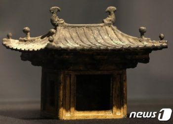 외국계 암호화폐 투자자들, 국보 ‘금동삼존불감’ 매입 후 소유권 51% 기증