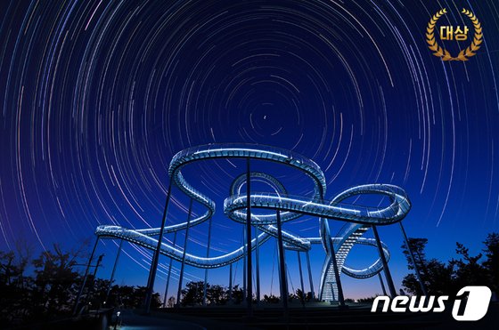 포스코 스페이스워크 사진영상 공모전 대상에 신연우씨 ‘공존’
