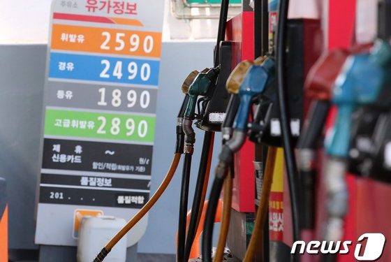 치솟는 기름값에 서민 직격탄…유류세 인하폭 20→30% 확대 유력