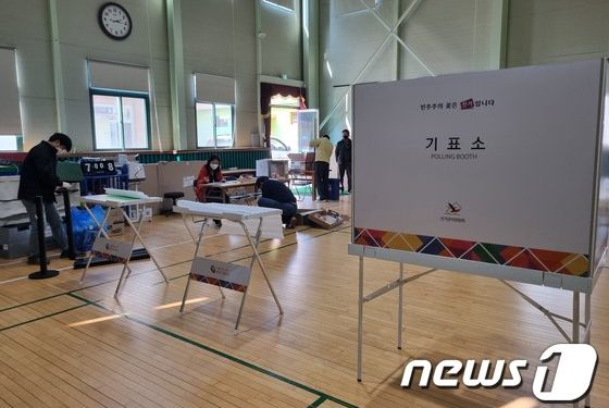 산불 울진서도 대통령 선거 투표 시작…20개 투표소 정상 가동