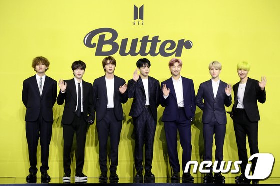 방탄소년단 측 “허위사실·악의적 비방 유포자 고소…선처 없다”
