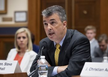 스티브 마샬 주법무장관, 바이든 대중교통 마스크 의무화에 소송 제기