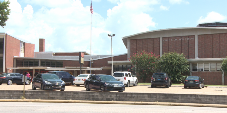 리 고등학교서 칼부림한 용의자 체포