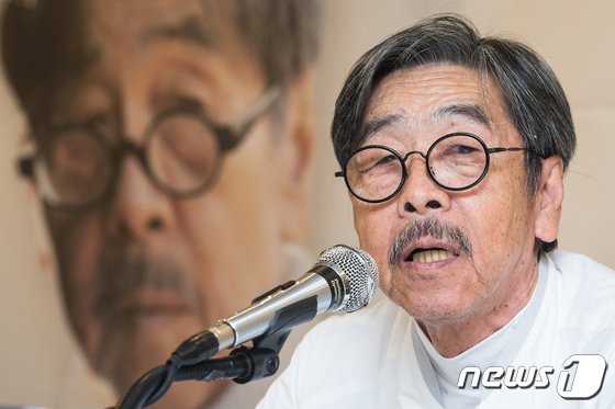 트통령 故 이외수 잠들다…SNS유명인이자 베스트셀러 작가