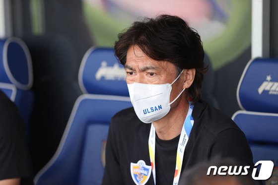 ‘결정적 실수’ 조현우 감싼 홍명보 감독 “실수 통해 배운다”