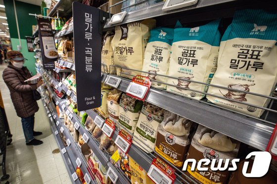 살 떨리는 밀·옥수수 등 곡물가…전쟁·가뭄 겹악재 당분간 더 오른다