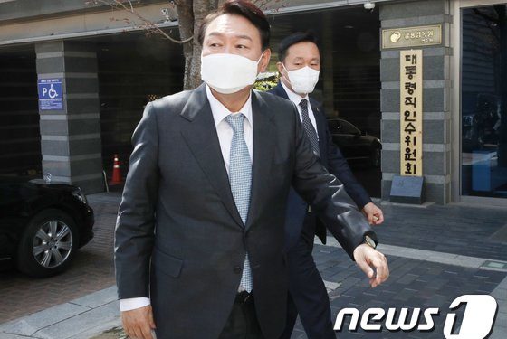 여소야대 ‘현실’에 유연해진 인수위…”‘尹 내각’ 출범이 먼저”
