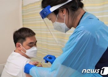 식약처, SK바사 국산 코로나19 백신 허가심사 착수…6월 결과