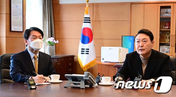 尹-安, ‘인선 갈등’ 하루 만에 ‘원팀’ 재확인…지방선거 역풍 우려했나