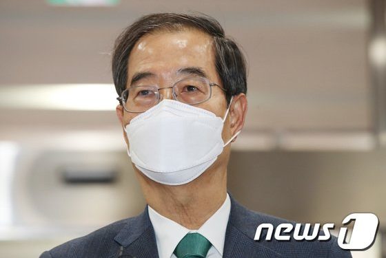 한덕수 “사적 모임에 대사관 직원 동원?…사실 아냐” 반박